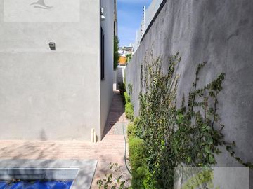 Casa en Fraccionamiento El Pedregal de Querétaro