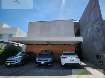 Casa en Fraccionamiento El Pedregal de Querétaro