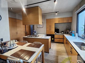 Casa en Fraccionamiento El Pedregal de Querétaro