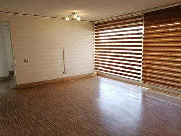 Av Macul 3700 (1 Est /1 Bod)