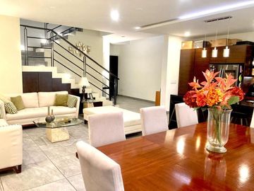 Venta de Casa Habitación en Hacienda Agua Caliente