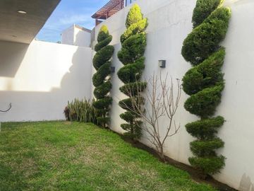 Venta de Casa Habitación en Hacienda Agua Caliente
