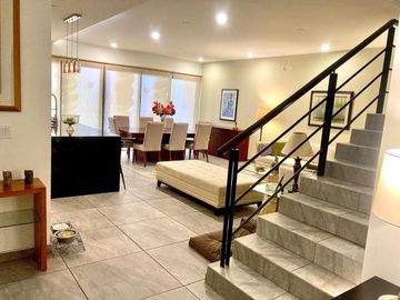 Venta de Casa Habitación en Hacienda Agua Caliente