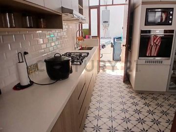 ¡Hermosa casa chalet en La Encantada De Villa, zona exclusiva!