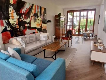 ¡Hermosa casa chalet en La Encantada De Villa, zona exclusiva!