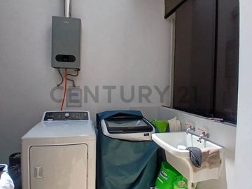 ¡Hermosa casa chalet en La Encantada De Villa, zona exclusiva!