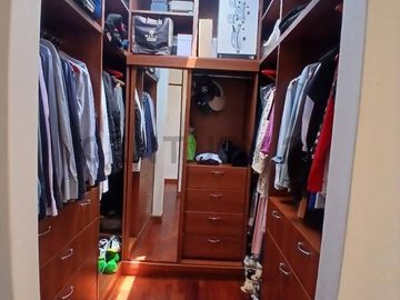¡Hermosa casa chalet en La Encantada De Villa, zona exclusiva!