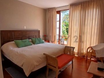 ¡Hermosa casa chalet en La Encantada De Villa, zona exclusiva!