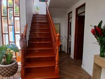 ¡Hermosa casa chalet en La Encantada De Villa, zona exclusiva!