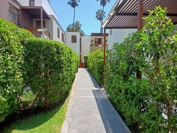 ¡Hermosa casa chalet en La Encantada De Villa, zona exclusiva!