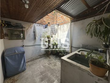 SE VENDE CASA EN BARRIO REPUBLICA DE FRANCIA CARTAGO