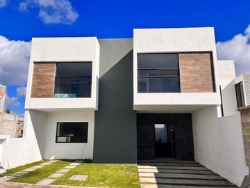 Venta de Casa en Querétaro, Preserve Juriquilla y con alberca privada