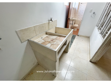 VENDO CASA CON 2 APARTAMENTOS EN LA PAZ (PEATONAL)