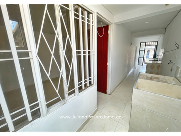 VENDO CASA CON 2 APARTAMENTOS EN LA PAZ (PEATONAL)