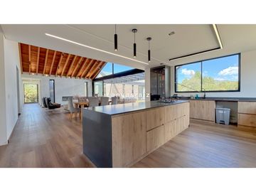 Casa Campestre en Parcelación Alto de Las Palmas