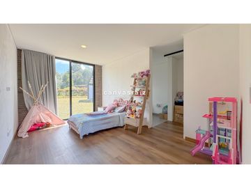 Casa Campestre en Parcelación Alto de Las Palmas