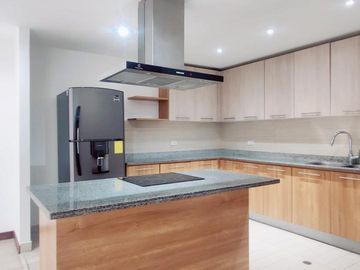 EN VENTA DEPARTAMENTO DE 4 DORMITORIOS SECTOR AV. PORTUGAL Y ELOY ALFARO