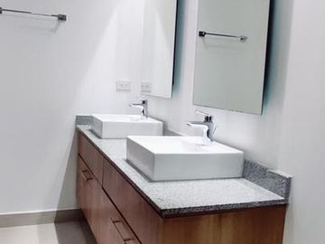 EN VENTA DEPARTAMENTO DE 4 DORMITORIOS SECTOR AV. PORTUGAL Y ELOY ALFARO