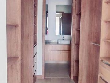 EN VENTA DEPARTAMENTO DE 4 DORMITORIOS SECTOR AV. PORTUGAL Y ELOY ALFARO
