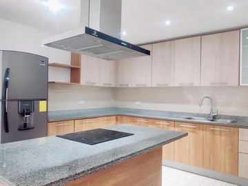 EN VENTA DEPARTAMENTO DE 4 DORMITORIOS SECTOR AV. PORTUGAL Y ELOY ALFARO