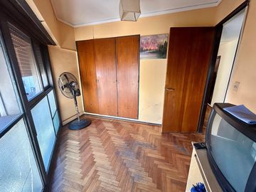 Depto 4 amb con dep. venta  Almagro a Refaccionar
