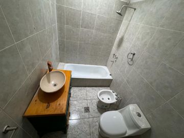 Venta Departamento tipo PH 4 amb. Patio Paternal