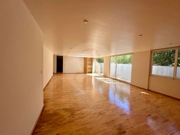 Casa en venta en Club de Golf los Encinos