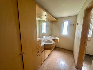Casa en venta en Club de Golf los Encinos