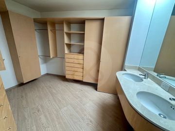 Casa en venta en Club de Golf los Encinos