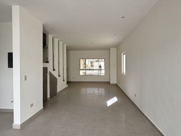 CASA EN VENTA EN SANTUARIO CUMBRES