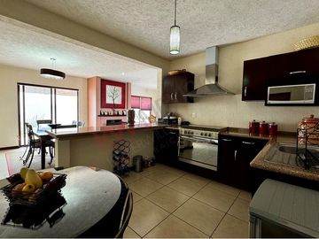 Casa en VENTA AMUEBLADA en RESIDENCIAL HERRADURA, San Cristobal de las casas.