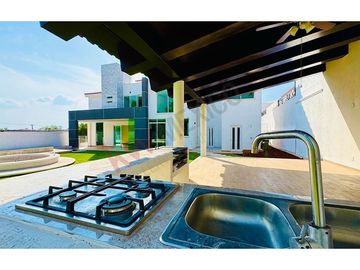 VENTA CASA EN VISTA REAL CORREGIDORA CON ALBERCA 5 HABITACIONES!!!