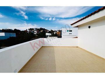 VENTA CASA EN VISTA REAL CORREGIDORA CON ALBERCA 5 HABITACIONES!!!