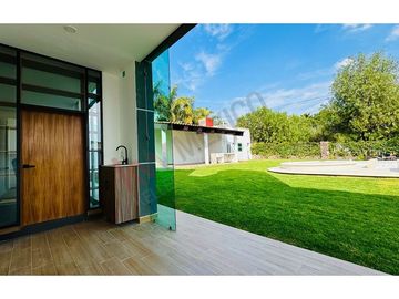 VENTA CASA EN VISTA REAL CORREGIDORA CON ALBERCA 5 HABITACIONES!!!