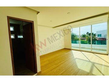VENTA CASA EN VISTA REAL CORREGIDORA CON ALBERCA 5 HABITACIONES!!!