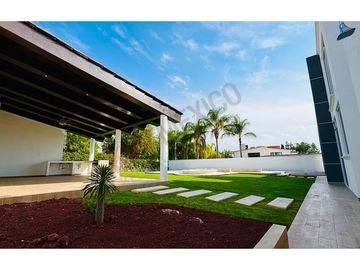 VENTA CASA EN VISTA REAL CORREGIDORA CON ALBERCA 5 HABITACIONES!!!