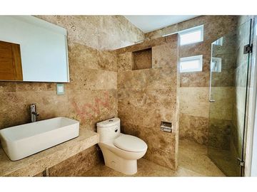 VENTA CASA EN VISTA REAL CORREGIDORA CON ALBERCA 5 HABITACIONES!!!