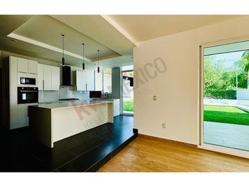 VENTA CASA EN VISTA REAL CORREGIDORA CON ALBERCA 5 HABITACIONES!!!