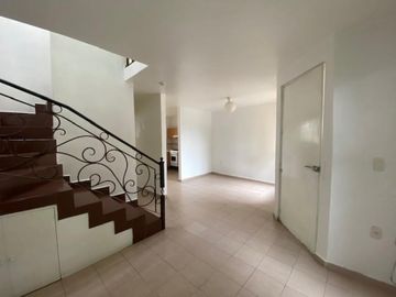 CASA EN RENTA EN CEDROS 4000
