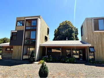 Gran Chalet con Terreno Agroresidencial