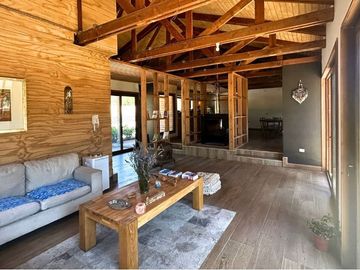 Gran Chalet con Terreno Agroresidencial