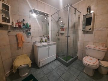 Grace Kelm VENDE, INVERSION! casa en excelente estado, 15d/3b/est. regularizada/Recoleta