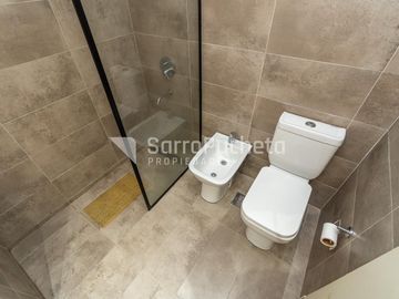 Venta departamento 2 ambientes con doble balcón en Morón.