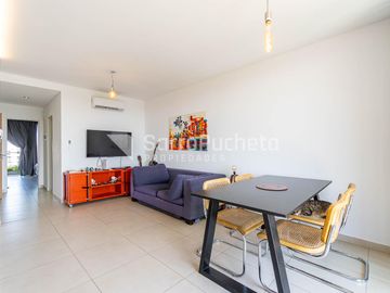 Venta departamento 2 ambientes con doble balcón en Morón.