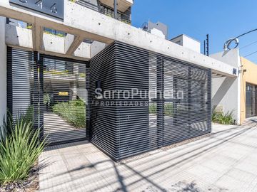Venta departamento 2 ambientes con doble balcón en Morón.