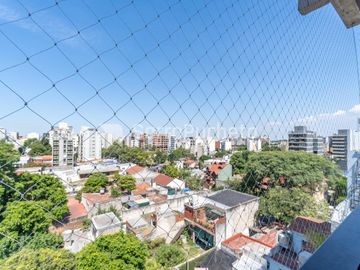 Venta departamento 2 ambientes con doble balcón en Morón.