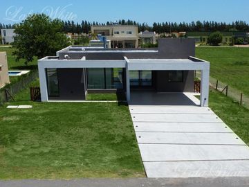 Casa en venta en Fincas del Alba Canning