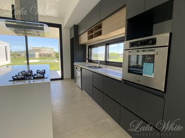 Casa en venta en Fincas del Alba Canning