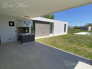 Casa en venta en Fincas del Alba Canning