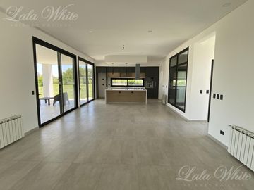 Casa en venta en Fincas del Alba Canning